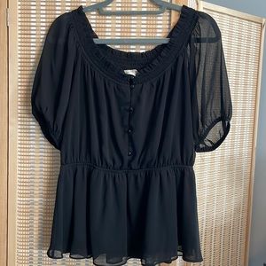 Cute black sheer sleeved top! Perfecy vacay or date night top!